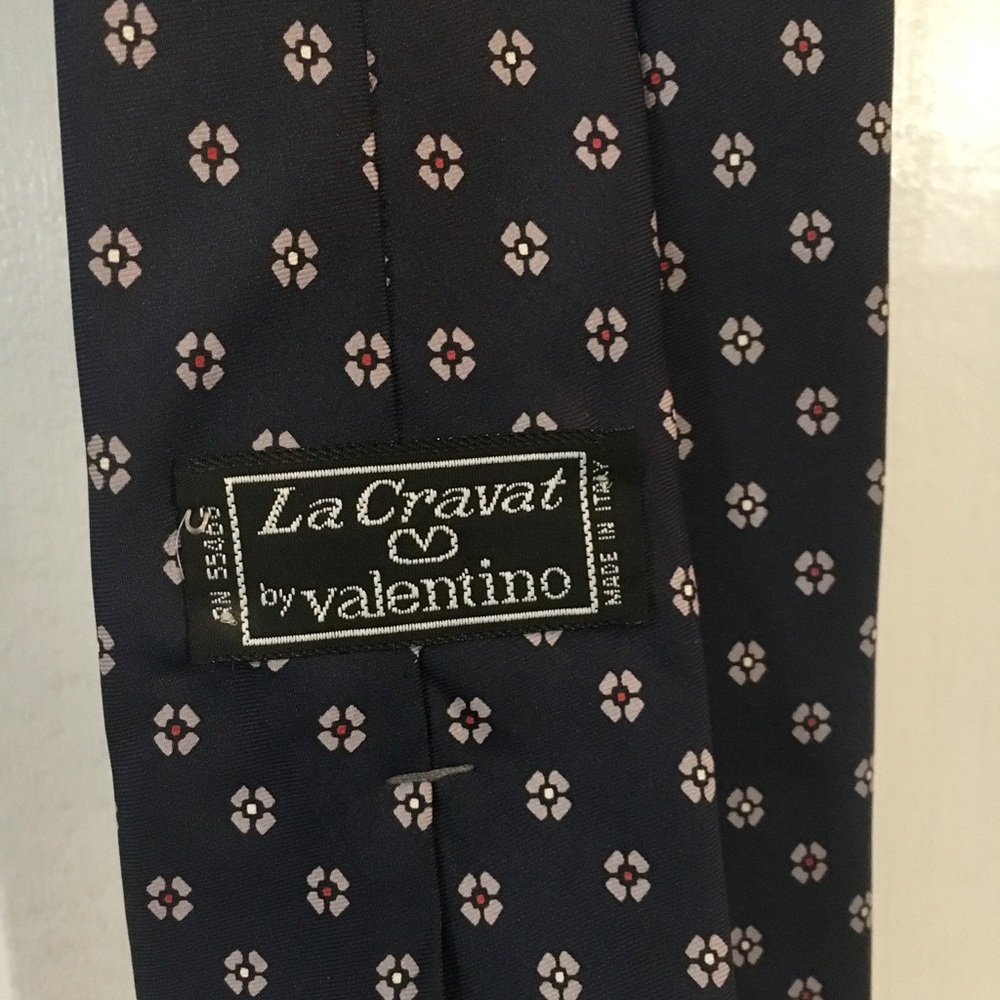 Men’s 100% Silk Valentino Neck Tie by Cravat